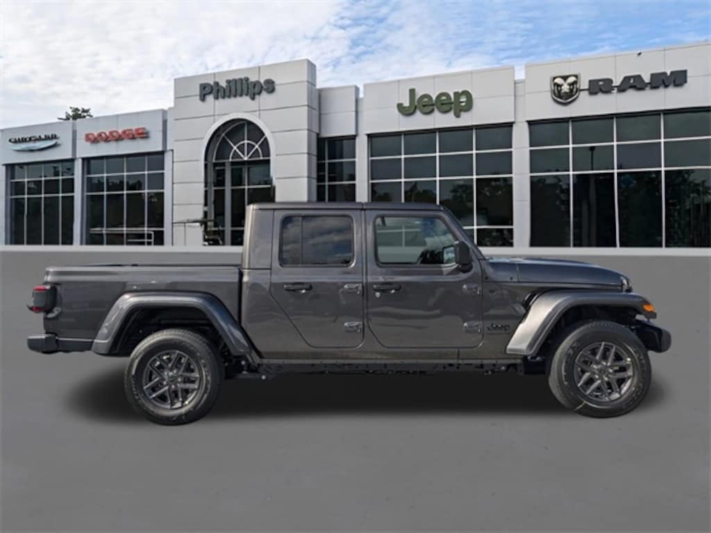 New 2025 Jeep Gladiator SPORT S 4X4 Pickup