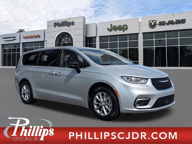 2026 Chrysler Pacifica Limited's photo