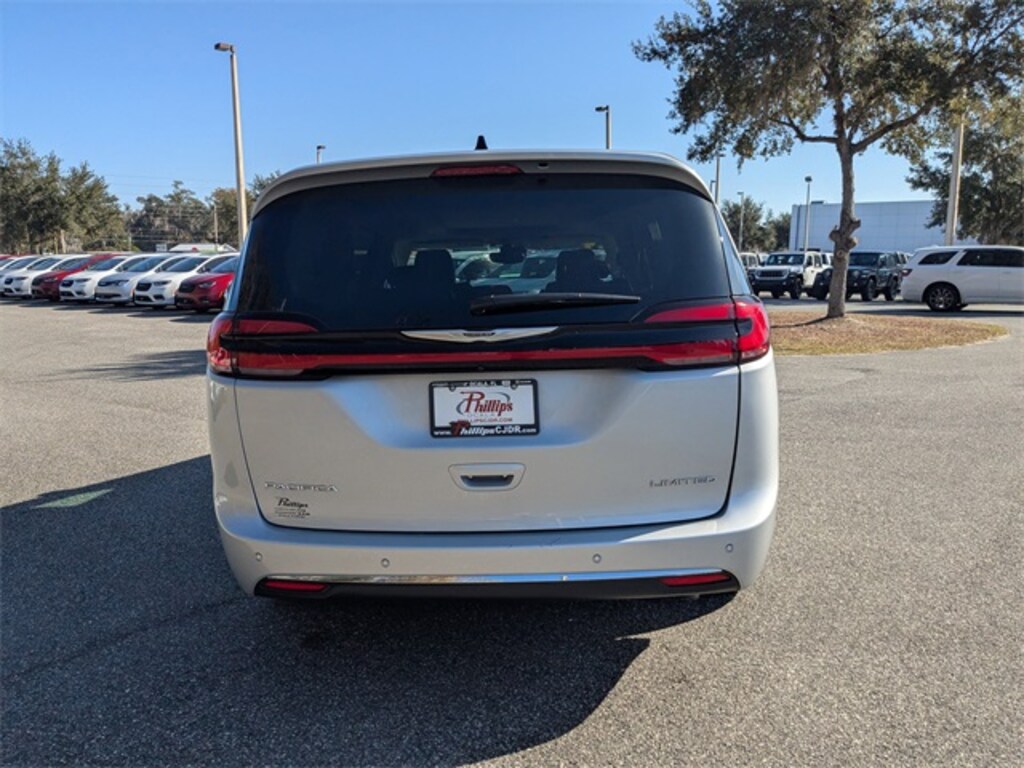 Certified 2024 Chrysler Pacifica Limited Minivan/Van