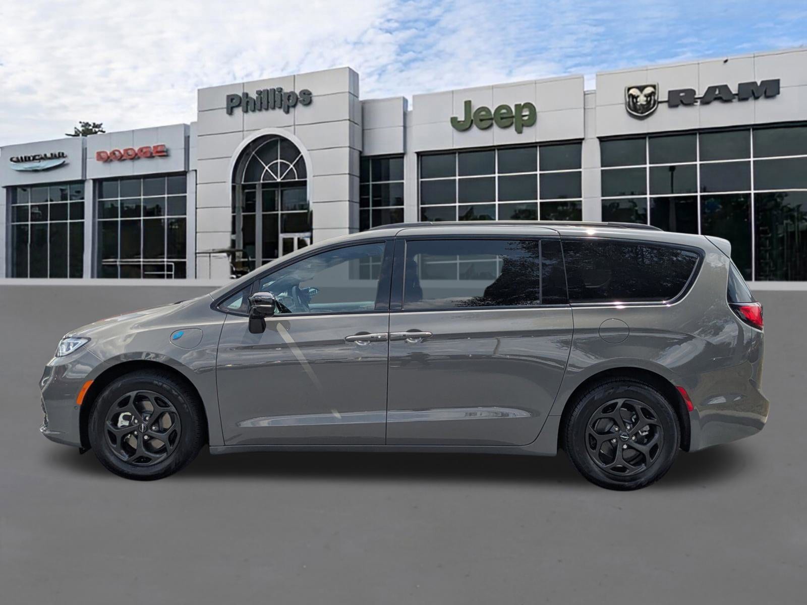 2025 Chrysler Pacifica PHEV Select - Photo 6