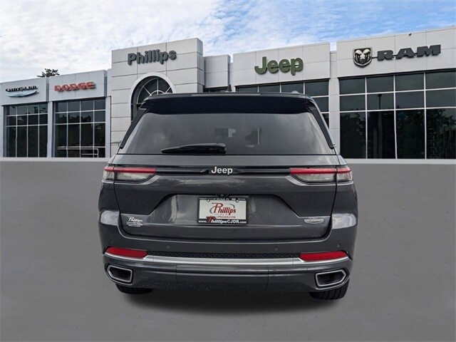 2022 Jeep Grand Cherokee Summit photo 4