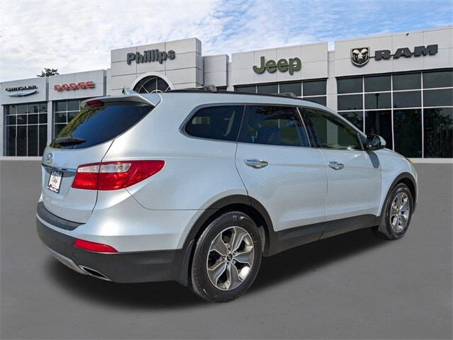 2013 Hyundai Santa Fe GLS photo 2