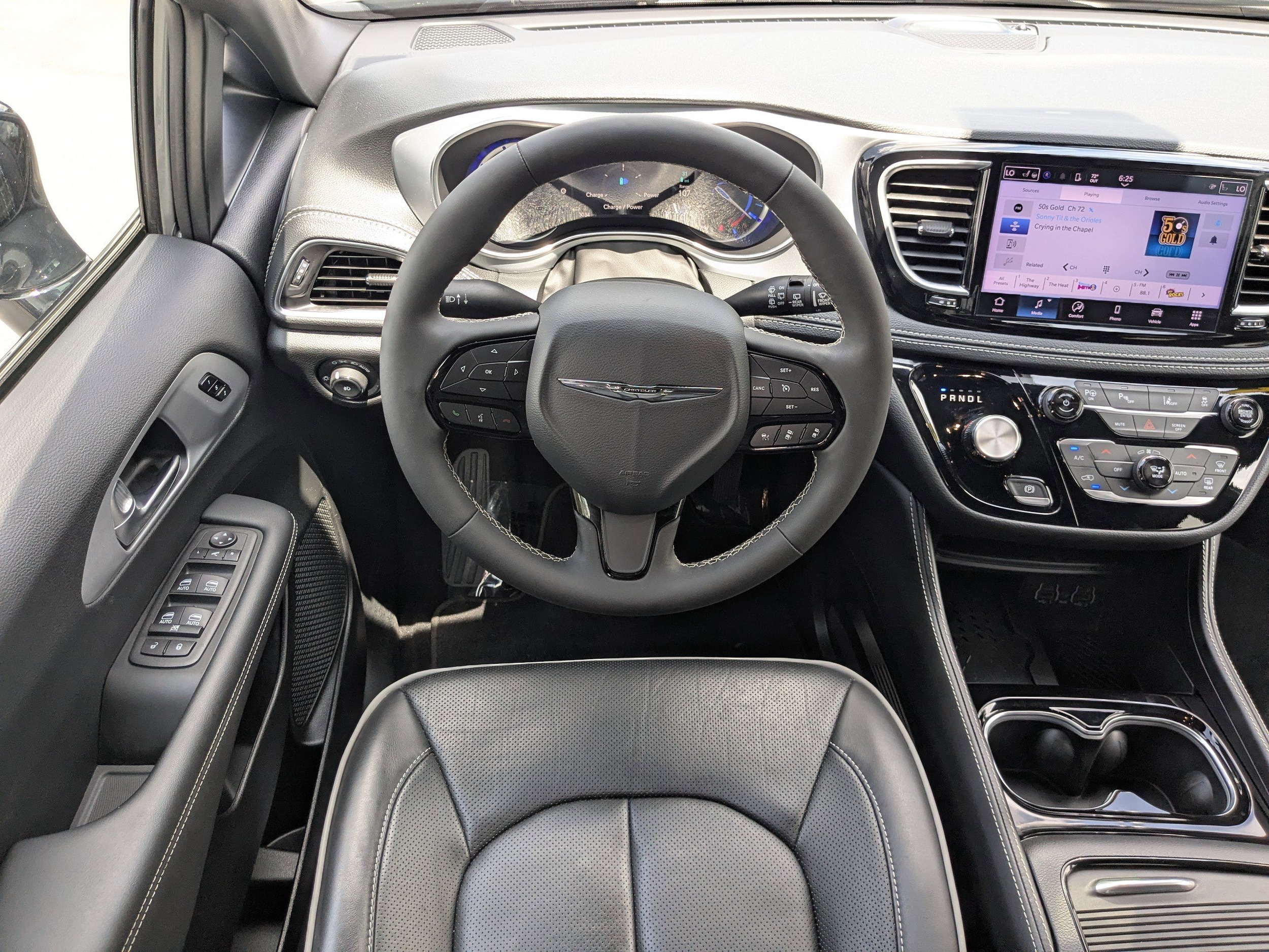 2025 Chrysler Pacifica PHEV Select - Photo 15