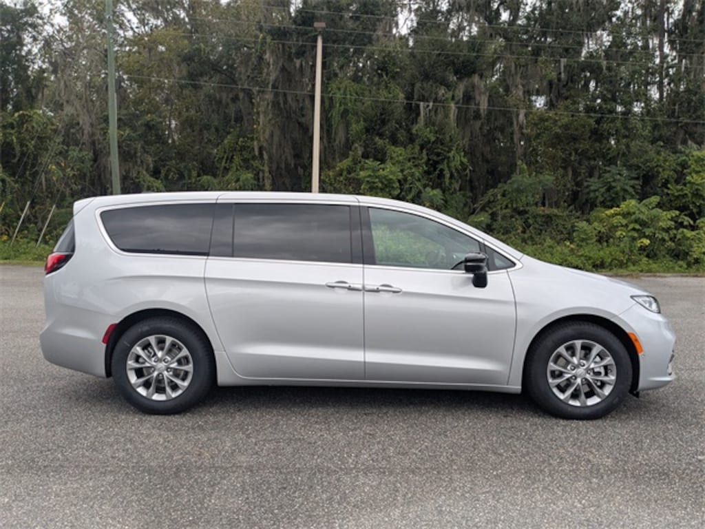 New 2026 Chrysler Pacifica LIMITED Passenger Van