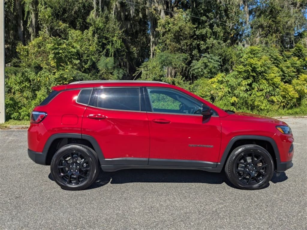Used 2025 Jeep Compass Latitude SUV