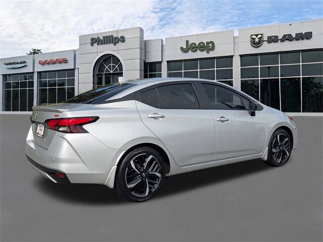 2023 Nissan Versa 1.6 SR photo 3