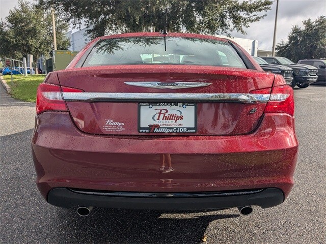 2013 Chrysler 200 Limited photo 4