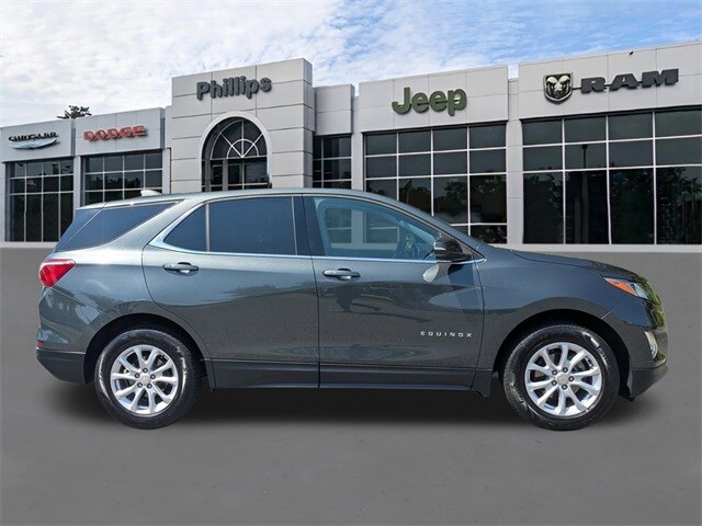 2019 Chevrolet Equinox LT photo 2
