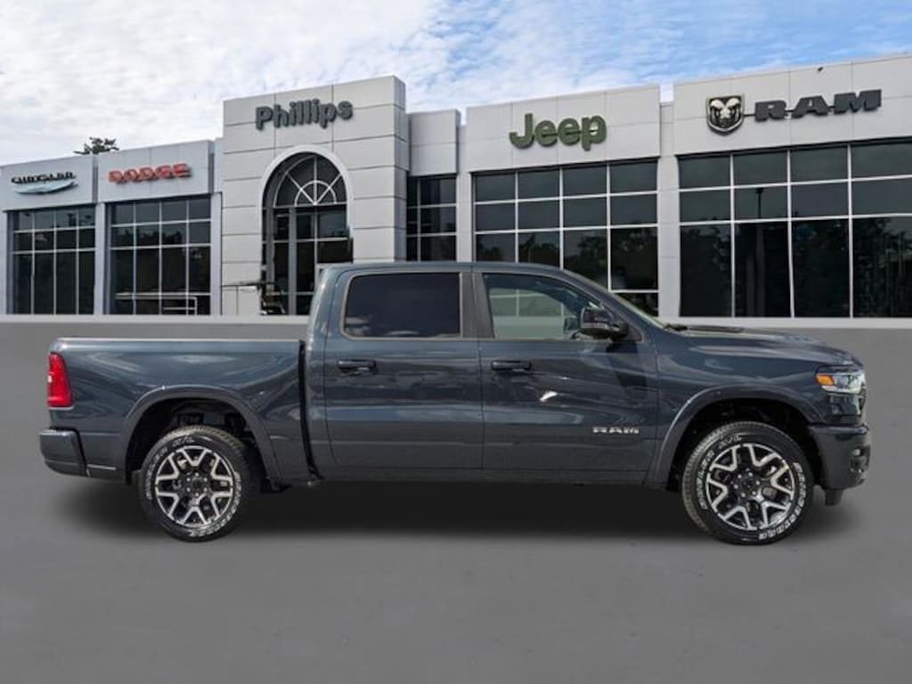 New 2026 Ram 1500 LARAMIE CREW CAB 4X4 5'7 BOX Pickup