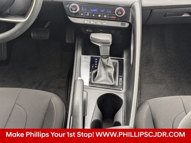 2024 Hyundai Elantra SEL - Photo 17