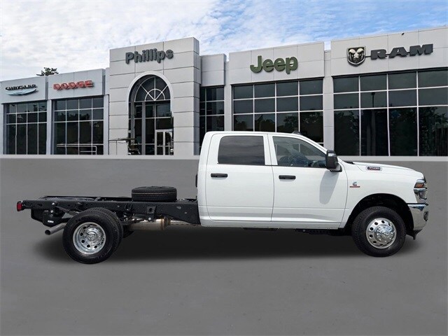 2026 Ram 3500 Tradesman photo 2
