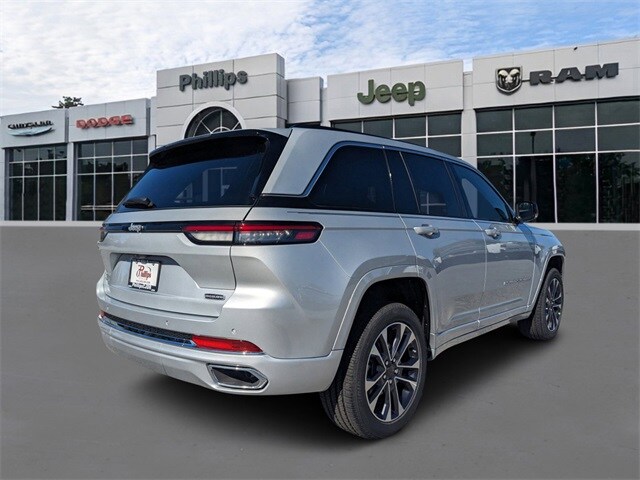 2025 Jeep Grand Cherokee Overland photo 4