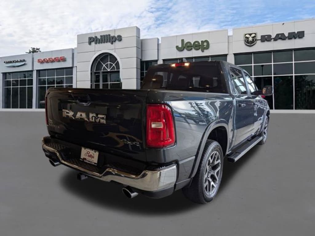 New 2026 Ram 1500 LARAMIE CREW CAB 4X4 5'7 BOX Pickup