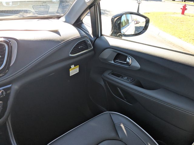 2026 Chrysler Pacifica Limited - Photo 17