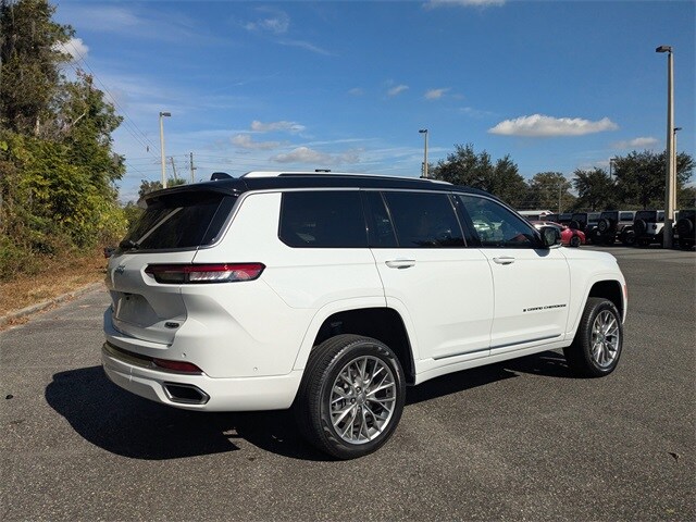 2022 Jeep Grand Cherokee L Summit photo 2