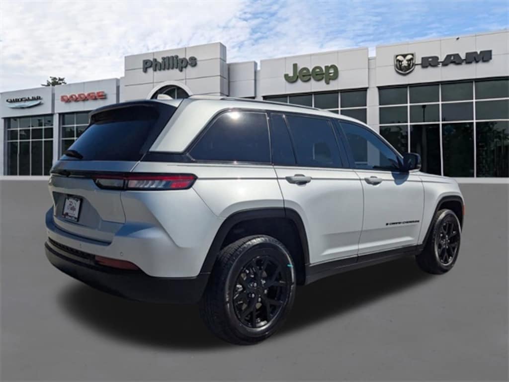 Certified 2025 Jeep Grand Cherokee Altitude SUV