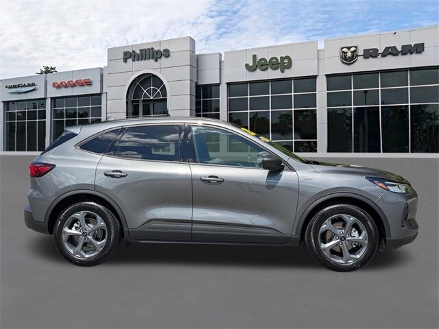 2025 Ford Escape ST-Line photo 2