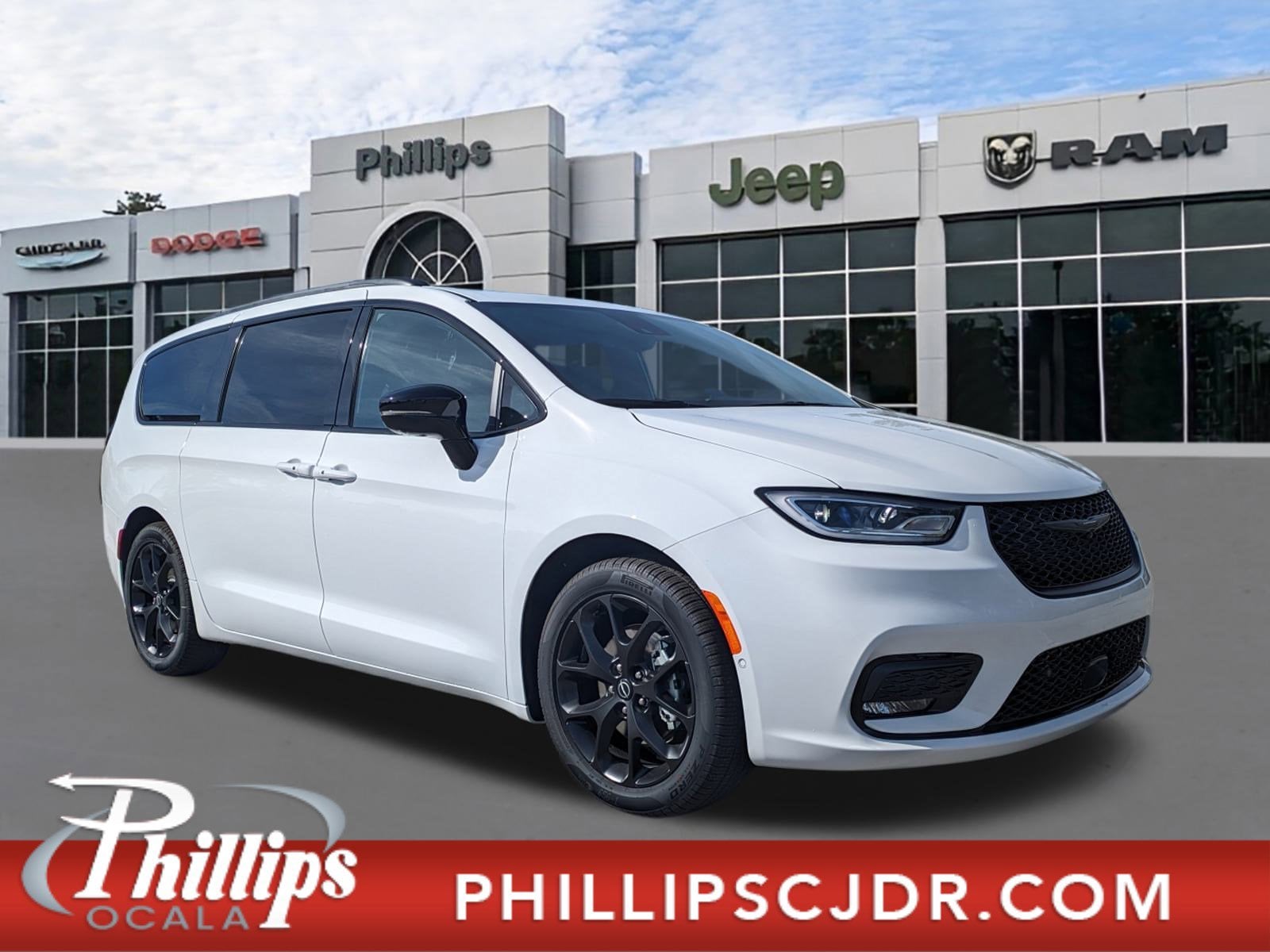2026 Chrysler Pacifica Limited's photo