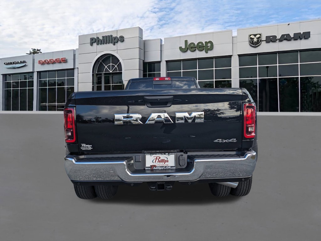 New 2026 Ram 3500 TRADESMAN CREW CAB 4X4 8' BOX Pickup