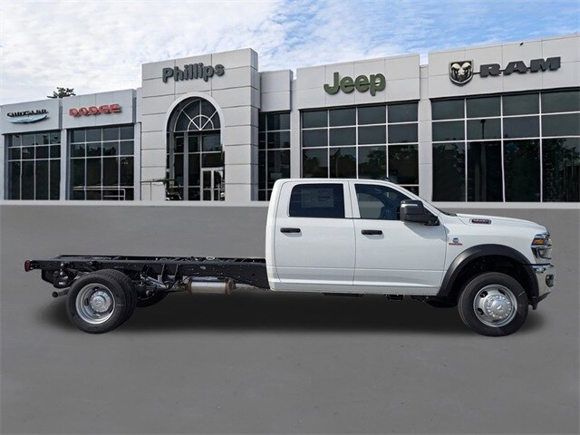 2026 Ram 5500 Tradesman photo 2