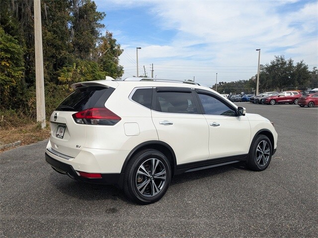 2020 Nissan Rogue SV photo 3