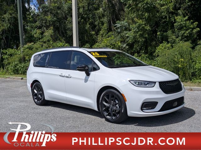 2025 Chrysler Pacifica