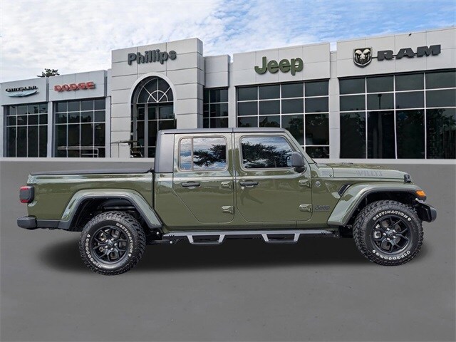 2024 Jeep Gladiator Willys photo 2