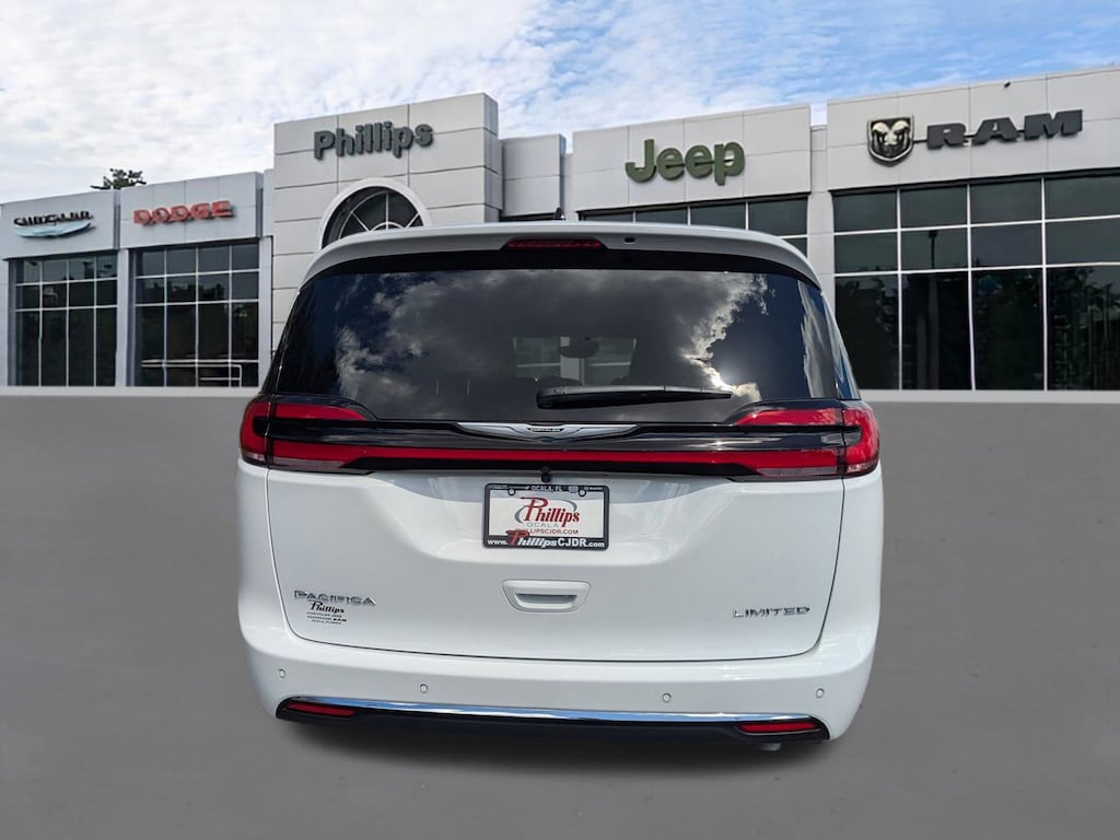New 2026 Chrysler Pacifica LIMITED Passenger Van