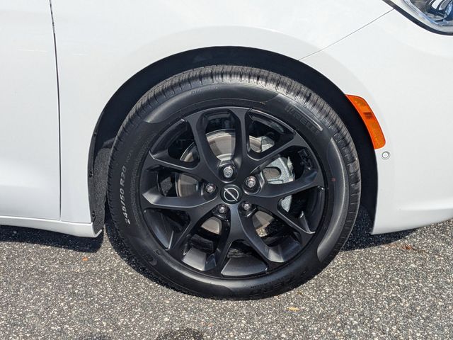 2026 Chrysler Pacifica Limited - Photo 11