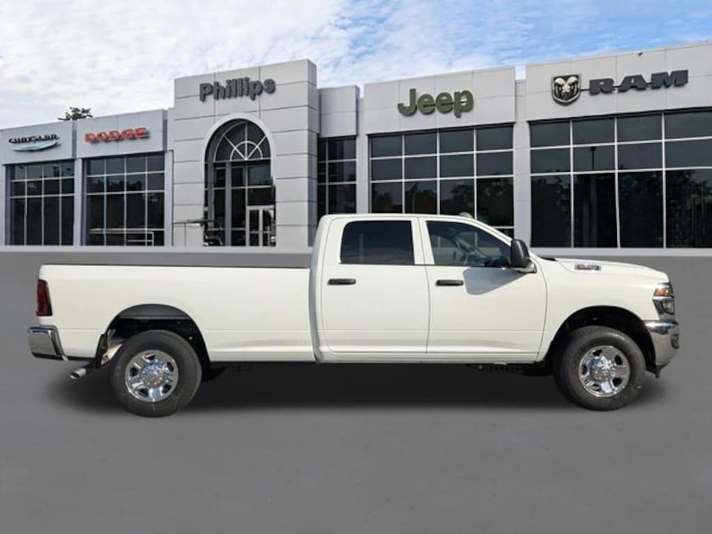 New 2026 Ram 2500 TRADESMAN CREW CAB 4X4 8' BOX Pickup