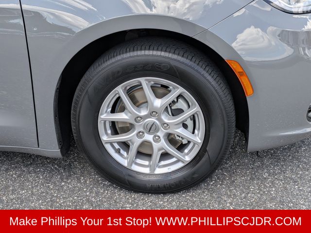 2025 Chrysler Pacifica Select - Photo 10