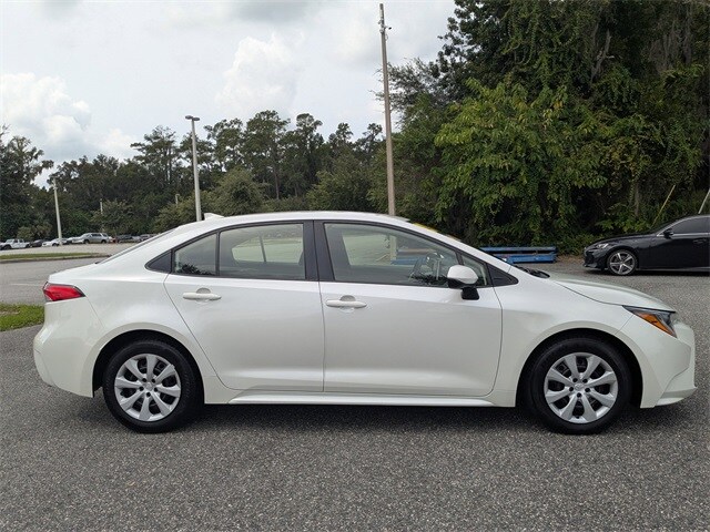 2021 Toyota Corolla LE photo 2