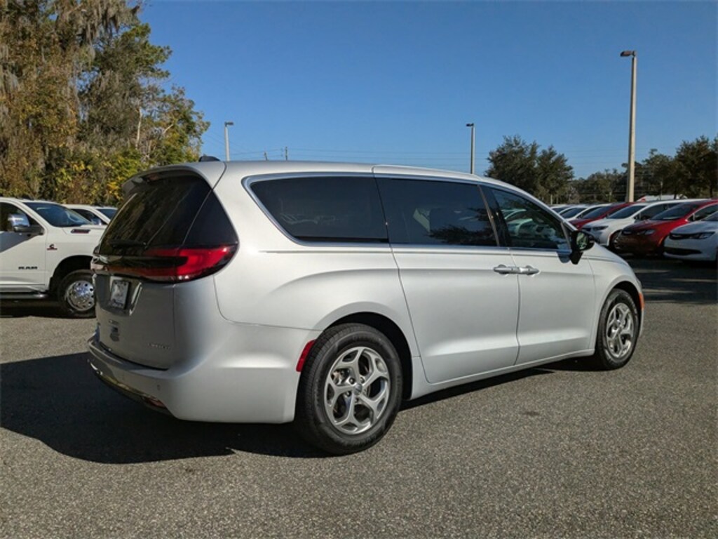 Certified 2024 Chrysler Pacifica Limited Minivan/Van