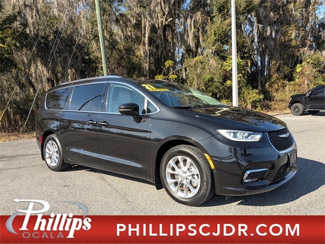 2021 Chrysler Pacifica Touring L's photo