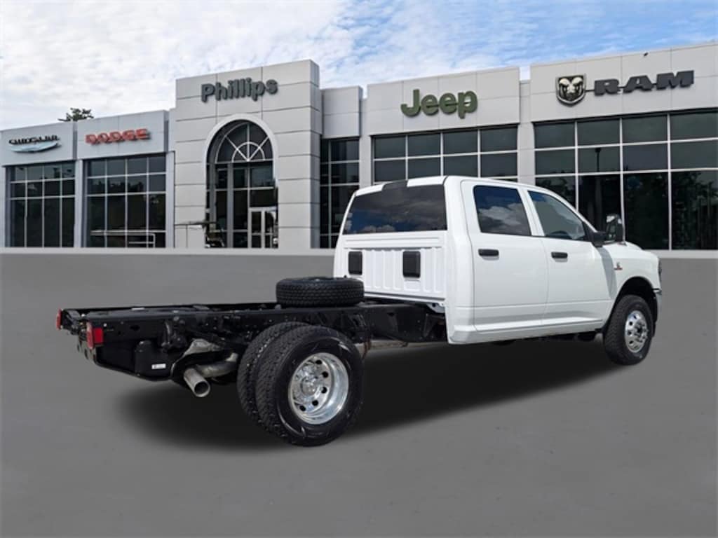 New 2026 Ram 3500 Chassis Cab 3500 TRADESMAN CREW CAB CHASSIS 4X4 60' CA Pickup