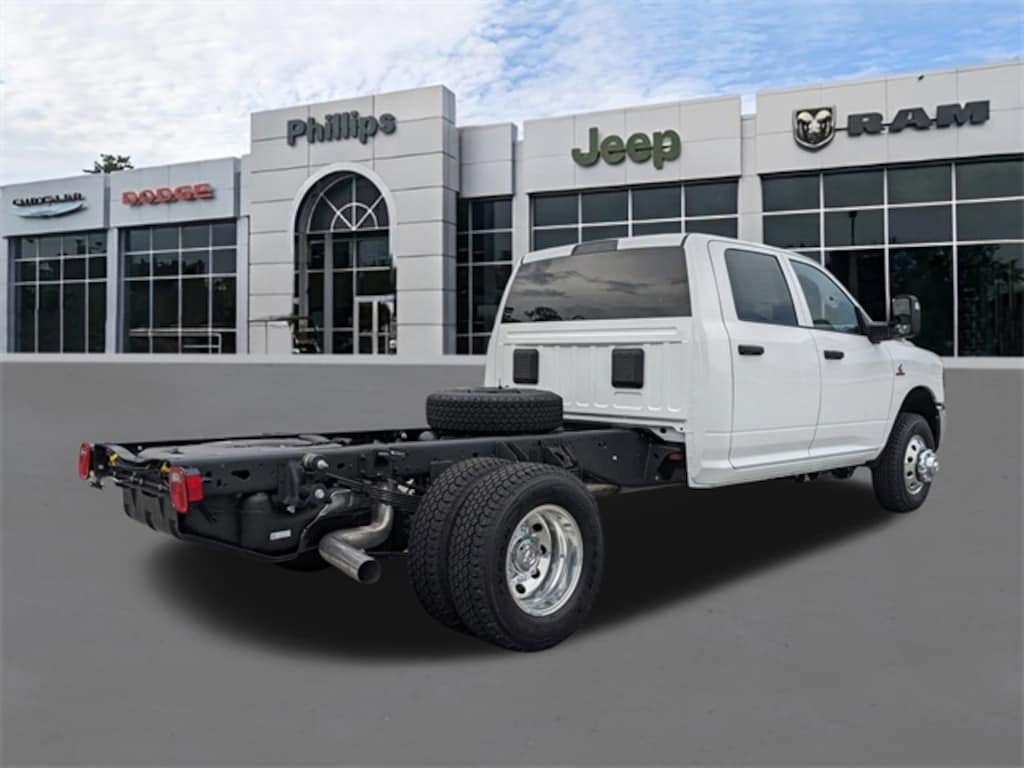 New 2025 Ram 3500 Chassis Cab 3500 TRADESMAN CREW CAB CHASSIS 4X4 60' CA Pickup