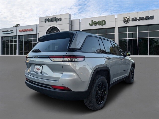 2025 Jeep Grand Cherokee Altitude photo 4