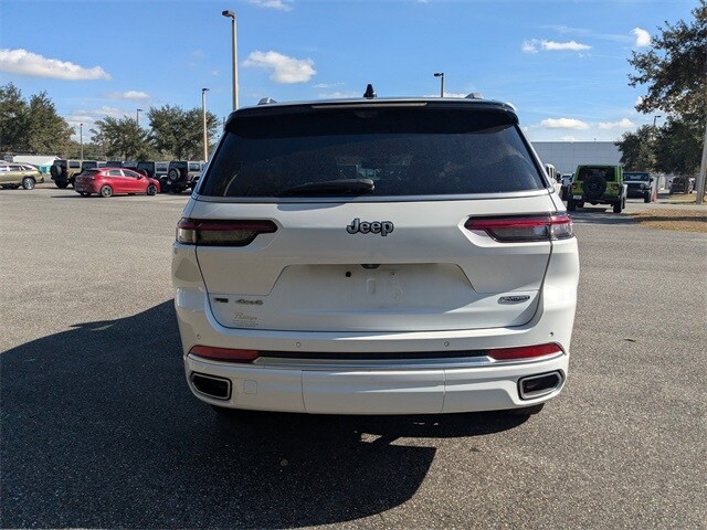 2022 Jeep Grand Cherokee L Summit photo 3