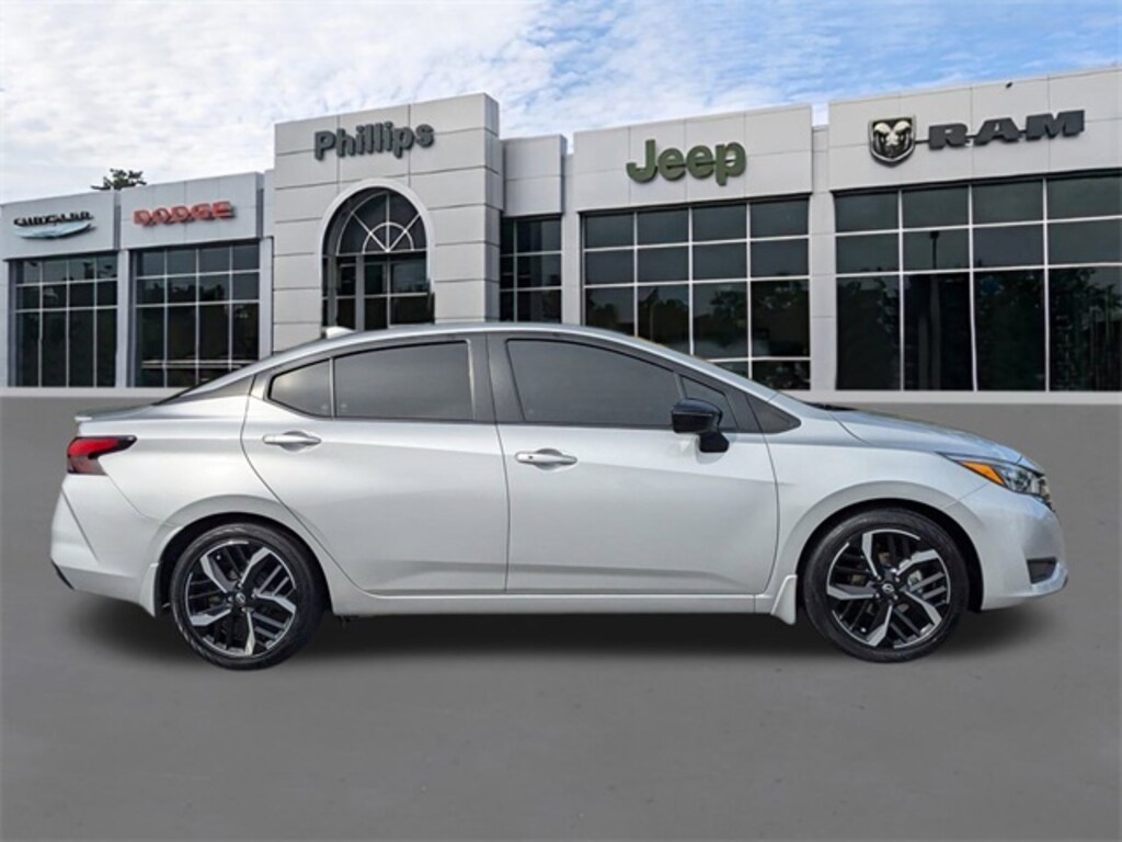 Used 2023 Nissan Versa 1.6 SR Sedan