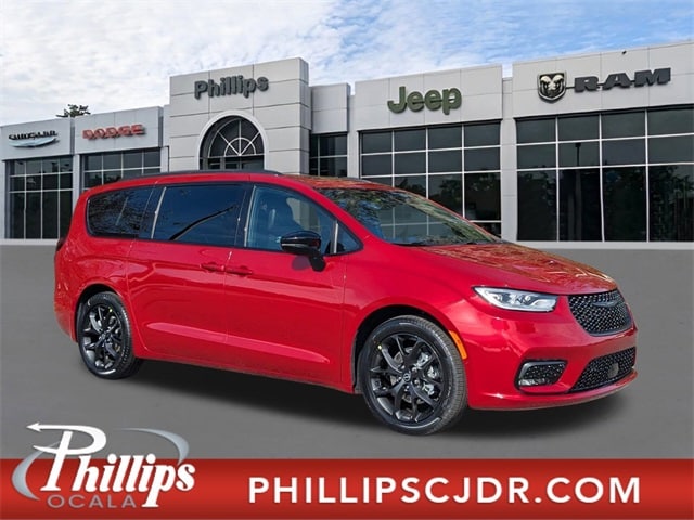 2026 Chrysler Pacifica Limited's photo