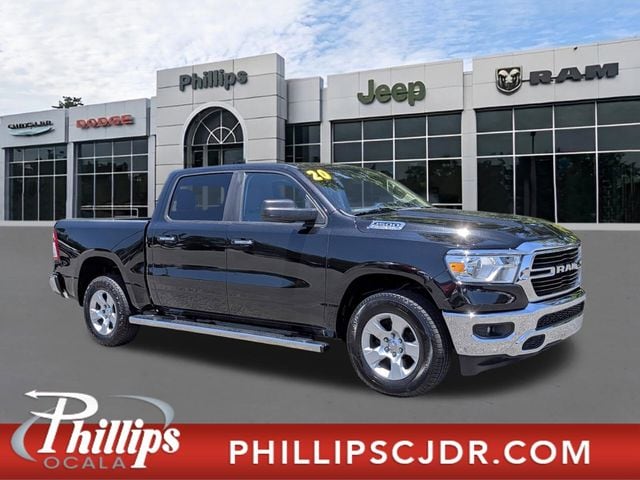 2020 RAM 1500 Big Horn/Lone Star 4x4 Crew Cab 5'7's photo