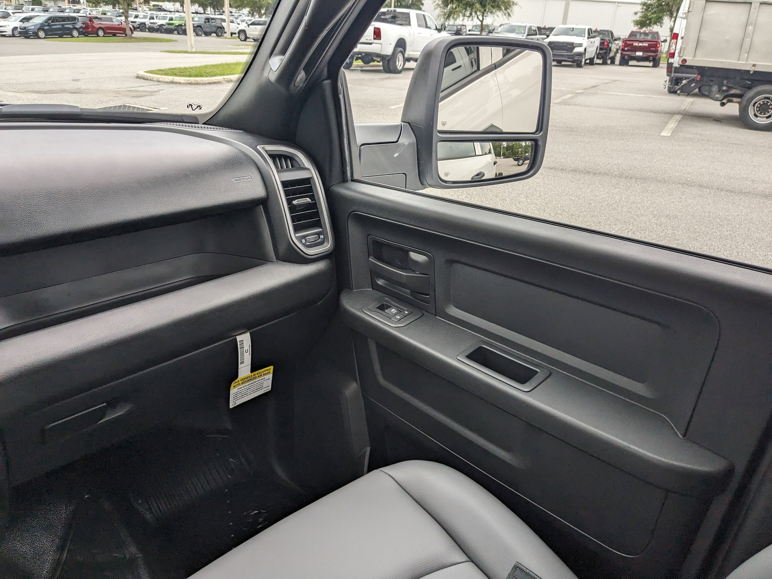 2025 RAM 3500 Chassis Tradesman - Photo 15