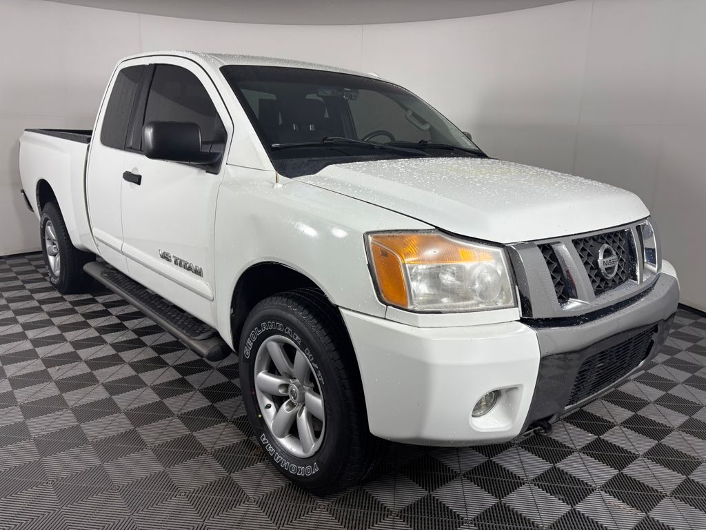2014 Nissan Titan SV's photo