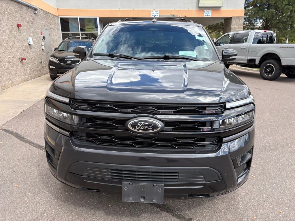 2022 Ford Expedition Limited photo 2