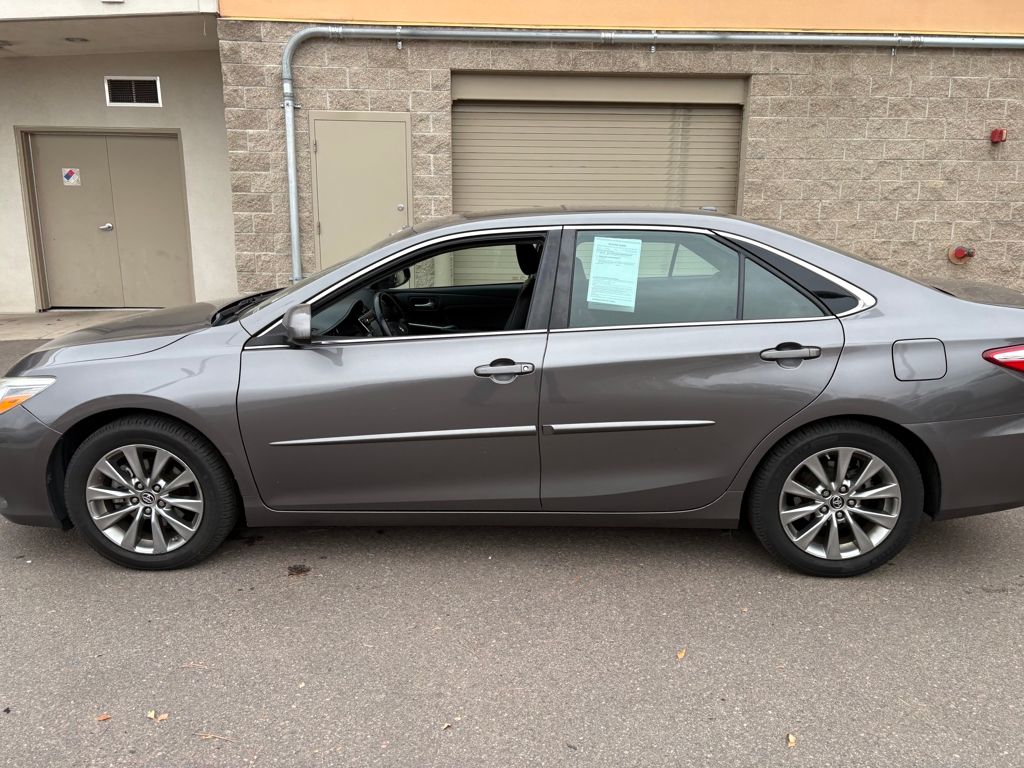 2015 Toyota Camry XLE V6 photo 4