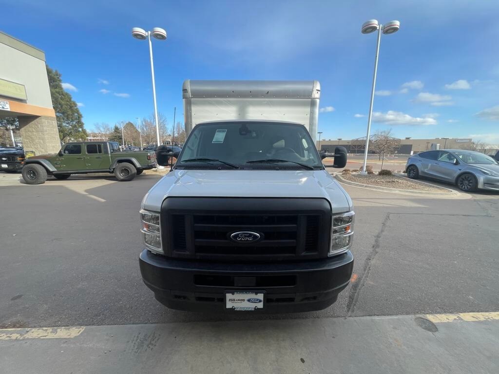 2024 Ford E-450 photo 2