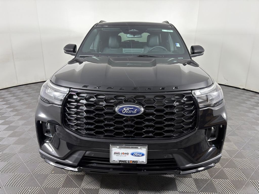 2025 Ford Explorer ST-Line photo 2