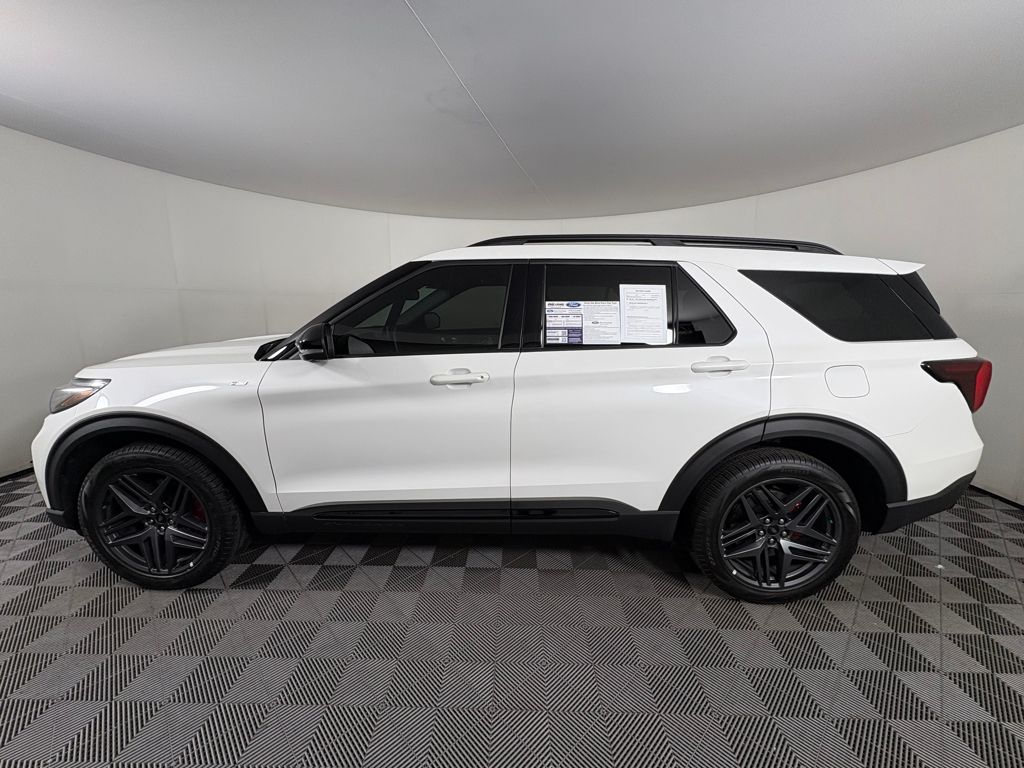 2025 Ford Explorer ST-Line photo 3