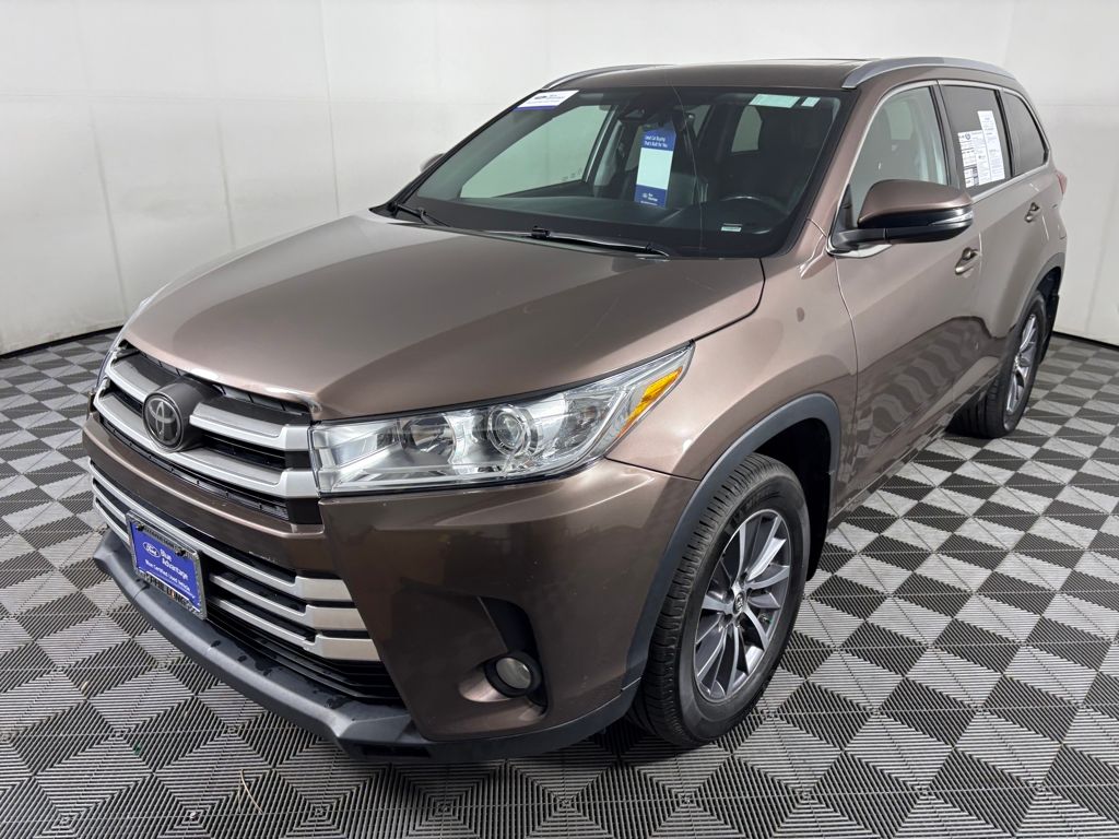 2017 Toyota Highlander XLE photo 3