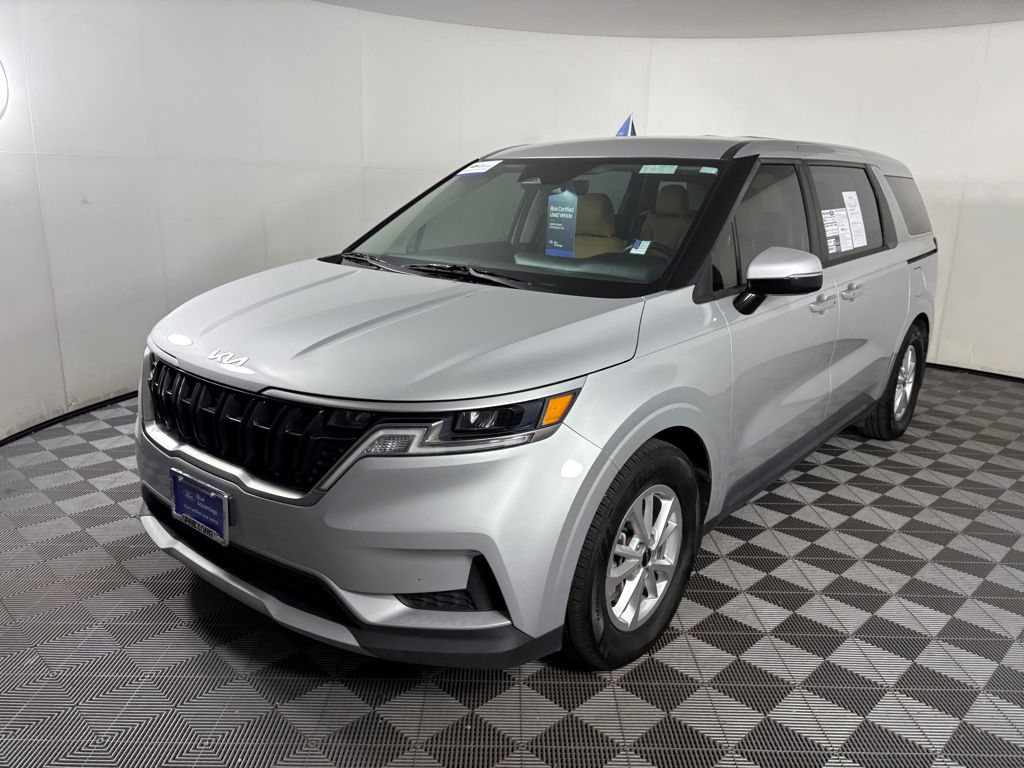 2023 Kia Carnival LX photo 3